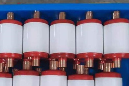 真空滅弧室的結(jié)構(gòu)、工作原理、特點(diǎn)以及應(yīng)用