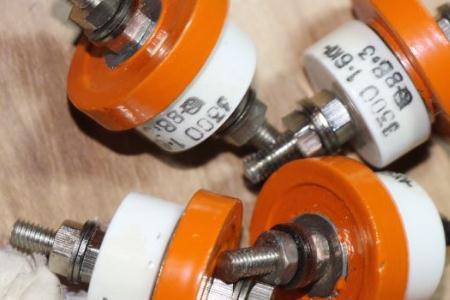 真空開關(guān)管的氣密絕緣系統(tǒng)、屏蔽系統(tǒng)以及導(dǎo)電系統(tǒng)